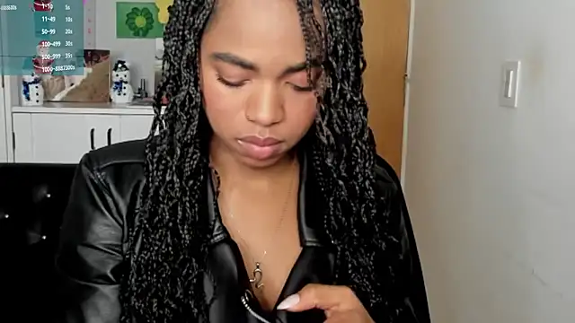 Snapshot of Marce_22 chatting on December 25, 12:48 am Marce 22 online show from December 25, 12:48 am