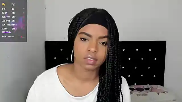 Snapshot of Marce_22 chatting on January 18, 1:52 am Marce 22 online show from January 18, 1:52 am