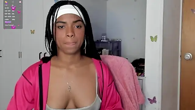 Snapshot of Marce_22 chatting on February 7, 3:01 am Marce 22 online show from February 7, 3:01 am