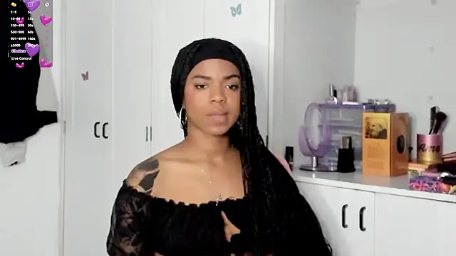 Snapshot of Marce_22 chatting on February 9, 12:17 am Marce 22 online show from February 9, 12:17 am