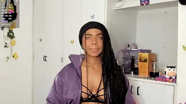 Snapshot of Marce_22 chatting on February 10, 2:08 am Marce 22 online show from February 10, 2:08 am