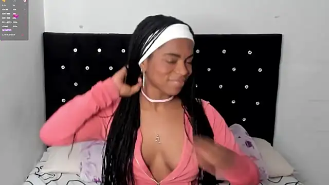 Snapshot of Marce_22 chatting on February 13, 1:15 pm Marce 22 online show from February 13, 1:15 pm