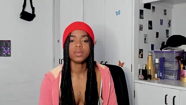 Snapshot of Marce_22 chatting on February 19, 4:34 am Marce 22 online show from February 19, 4:34 am