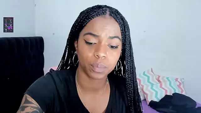 Snapshot of Marce_22 chatting on February 25, 4:14 am Marce 22 online show from February 25, 4:14 am