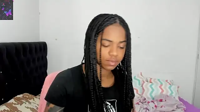 Snapshot of Marce_22 chatting on February 25, 9:13 pm Marce 22 online show from February 25, 9:13 pm