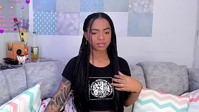 Snapshot of Marce_22 chatting on March 14, 8:32 am Marce 22 online show from March 14, 8:32 am