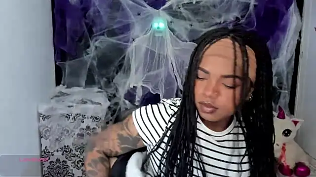 Snapshot of Marce_22 chatting on October 8, 1:25 am Marce 22 online show from October 8, 1:25 am