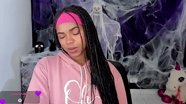 Snapshot of Marce_22 chatting on October 9, 4:10 am Marce 22 online show from October 9, 4:10 am