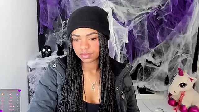 Snapshot of Marce_22 chatting on October 15, 4:40 pm Marce 22 online show from October 15, 4:40 pm