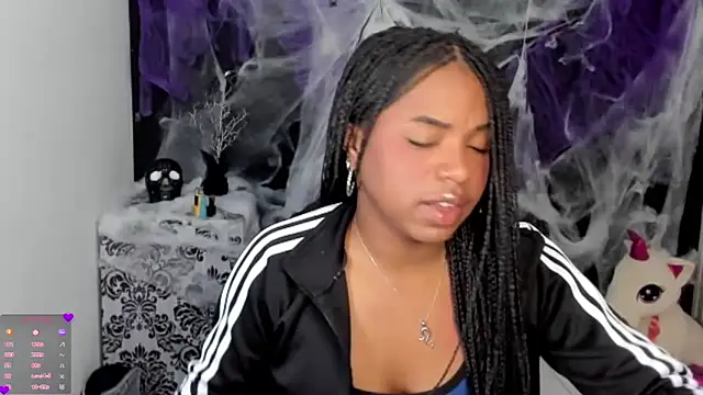 Snapshot of Marce_22 chatting on October 21, 5:46 pm Marce 22 online show from October 21, 5:46 pm