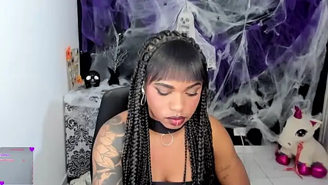 Snapshot of Marce_22 chatting on October 31, 4:57 am Marce 22 online show from October 31, 4:57 am