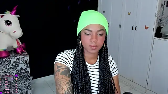 Snapshot of Marce_22 chatting on November 6, 3:51 am Marce 22 online show from November 6, 3:51 am