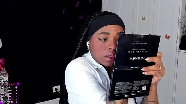 Snapshot of Marce_22 chatting on November 6, 7:37 pm Marce 22 online show from November 6, 7:37 pm