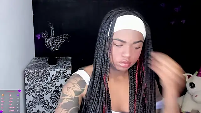 Snapshot of Marce_22 chatting on November 15, 11:32 pm Marce 22 online show from November 15, 11:32 pm