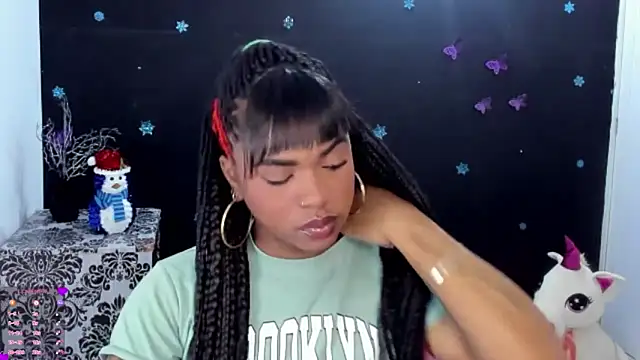 Snapshot of Marce_22 chatting on November 16, 10:37 pm Marce 22 online show from November 16, 10:37 pm