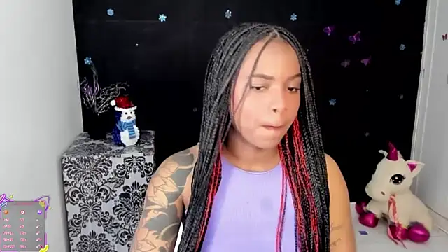 Snapshot of Marce_22 chatting on November 23, 11:15 pm Marce 22 online show from November 23, 11:15 pm