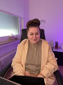 Snapshot of Fancy-Francy chatting on January 16, 9:37 am Fancy-Francy online show from January 16, 9:37 am