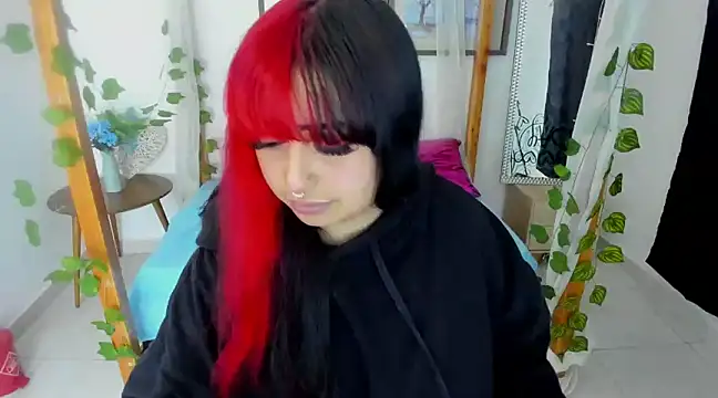 Snapshot of lussyevans24 chatting on February 7, 4:16 am lussyevans24 online show from February 7, 4:16 am