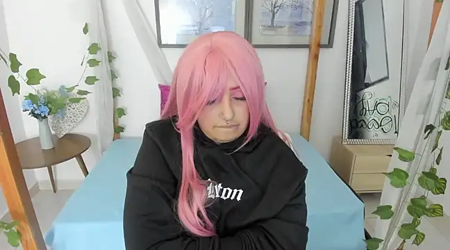 Snapshot of lussyevans24 chatting on February 11, 6:19 am lussyevans24 online show from February 11, 6:19 am