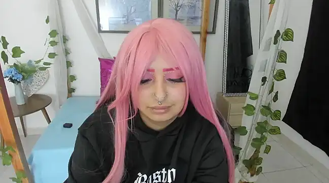 Snapshot of lussyevans24 chatting on February 11, 9:20 am lussyevans24 online show from February 11, 9:20 am