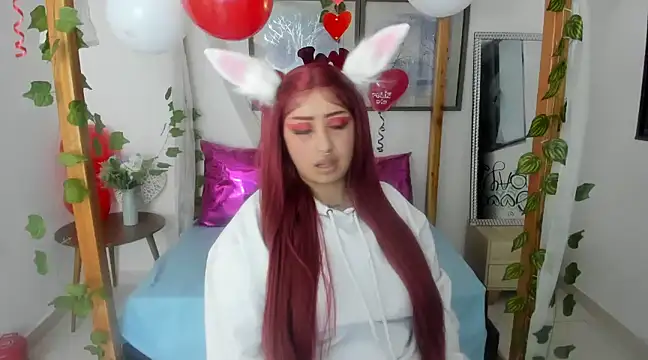 Snapshot of lussyevans24 chatting on February 15, 4:25 am lussyevans24 online show from February 15, 4:25 am