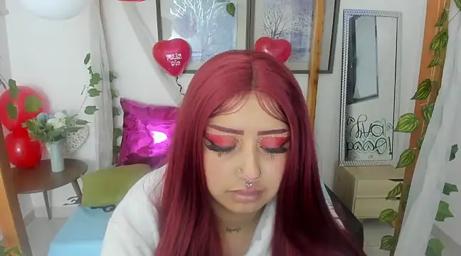 Snapshot of lussyevans24 chatting on February 15, 8:11 am lussyevans24 online show from February 15, 8:11 am