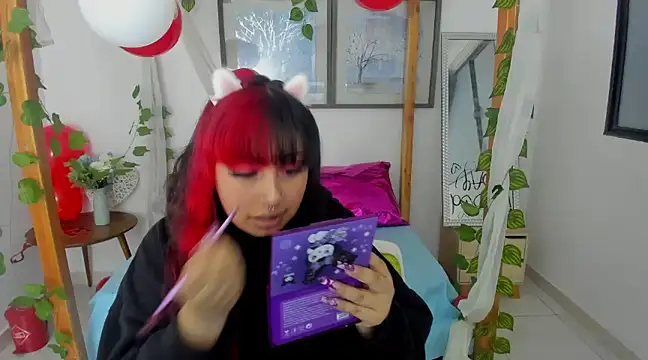 Snapshot of lussyevans24 chatting on February 17, 4:31 am lussyevans24 online show from February 17, 4:31 am