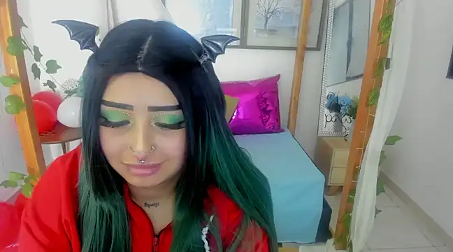 Snapshot of lussyevans24 chatting on February 19, 7:50 am lussyevans24 online show from February 19, 7:50 am