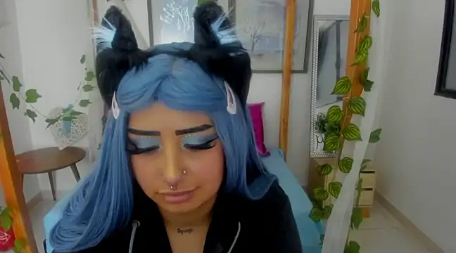 Snapshot of lussyevans24 chatting on February 22, 6:17 am lussyevans24 online show from February 22, 6:17 am