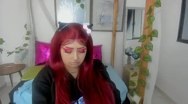 Snapshot of lussyevans24 chatting on February 26, 6:58 am lussyevans24 online show from February 26, 6:58 am