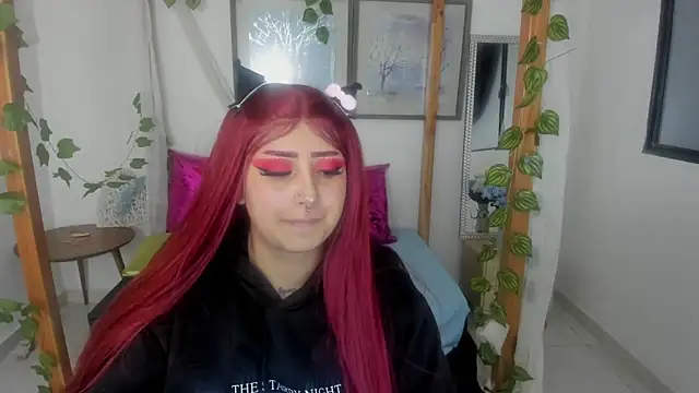 Snapshot of lussyevans24 chatting on February 26, 10:04 am lussyevans24 online show from February 26, 10:04 am