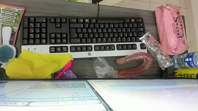 Snapshot of lussyevans24 chatting on March 7, 7:52 am lussyevans24 online show from March 7, 7:52 am