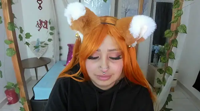 Snapshot of lussyevans24 chatting on March 9, 6:17 am lussyevans24 online show from March 9, 6:17 am