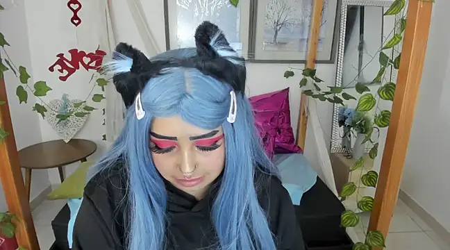 Snapshot of lussyevans24 chatting on March 11, 10:18 am lussyevans24 online show from March 11, 10:18 am