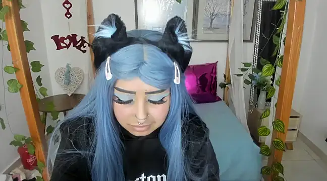 Snapshot of lussyevans24 chatting on March 12, 3:24 am lussyevans24 online show from March 12, 3:24 am