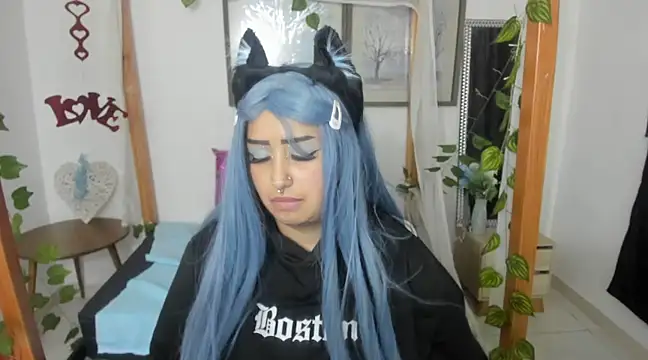 Snapshot of lussyevans24 chatting on March 12, 9:34 am lussyevans24 online show from March 12, 9:34 am