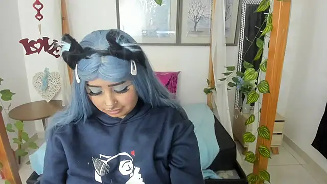 Snapshot of lussyevans24 chatting on March 13, 6:16 am lussyevans24 online show from March 13, 6:16 am