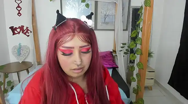 Snapshot of lussyevans24 chatting on March 14, 10:07 am lussyevans24 online show from March 14, 10:07 am