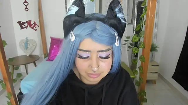 Snapshot of lussyevans24 chatting on March 15, 3:40 am lussyevans24 online show from March 15, 3:40 am