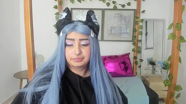 Snapshot of lussyevans24 chatting on March 17, 10:27 am lussyevans24 online show from March 17, 10:27 am