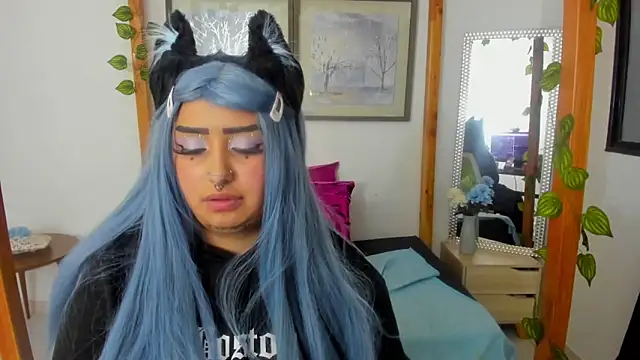 Snapshot of lussyevans24 chatting on March 20, 7:47 am lussyevans24 online show from March 20, 7:47 am