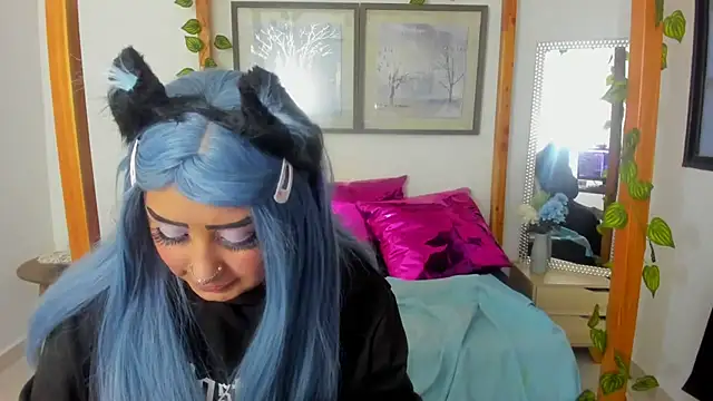 Snapshot of lussyevans24 chatting on March 20, 10:54 am lussyevans24 online show from March 20, 10:54 am