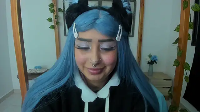 Snapshot of lussyevans24 chatting on March 21, 3:44 am lussyevans24 online show from March 21, 3:44 am