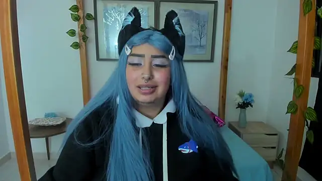 Snapshot of lussyevans24 chatting on March 21, 7:00 am lussyevans24 online show from March 21, 7:00 am