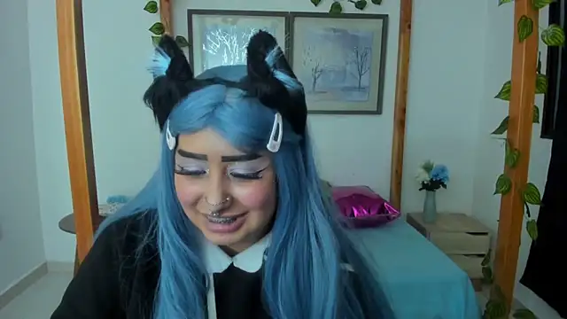 Snapshot of lussyevans24 chatting on March 21, 10:06 am lussyevans24 online show from March 21, 10:06 am