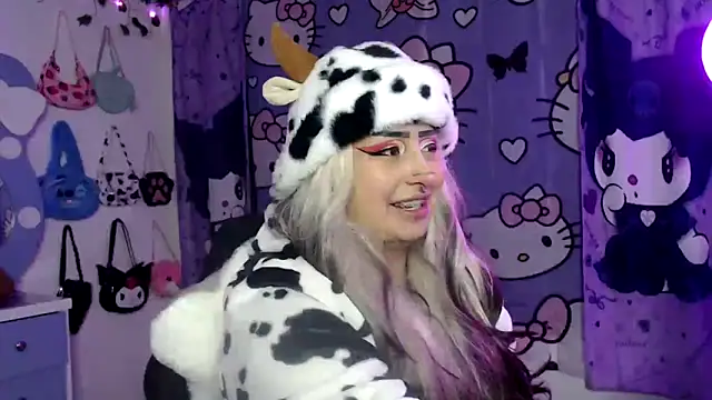 Snapshot of lussyevans24 chatting on September 9, 5:51 am lussyevans24 online show from September 9, 5:51 am