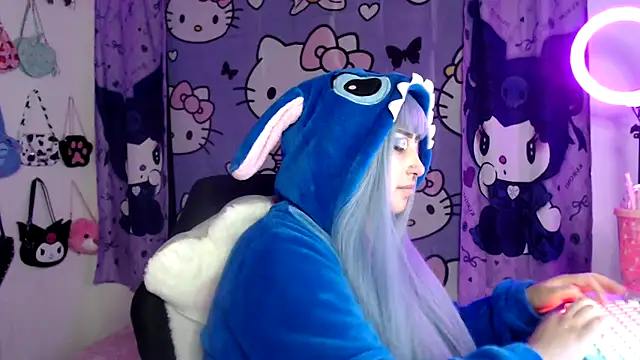 Snapshot of lussyevans24 chatting on September 11, 6:02 am lussyevans24 online show from September 11, 6:02 am