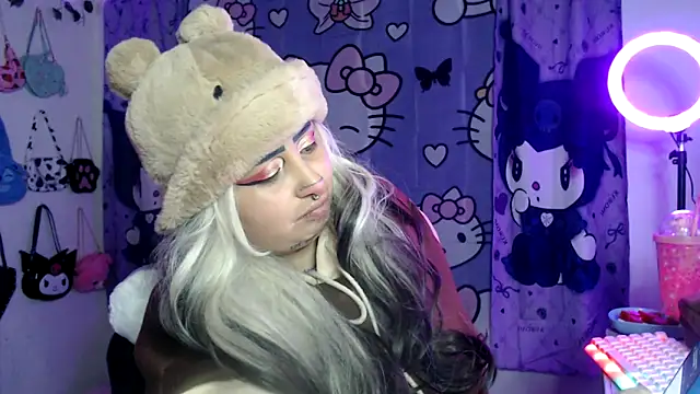 Snapshot of lussyevans24 chatting on September 13, 5:51 am lussyevans24 online show from September 13, 5:51 am