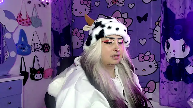 Snapshot of lussyevans24 chatting on September 14, 6:23 am lussyevans24 online show from September 14, 6:23 am