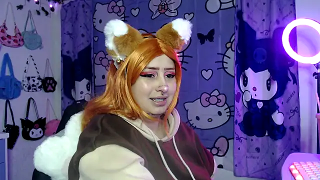 Snapshot of lussyevans24 chatting on October 3, 4:53 am lussyevans24 online show from October 3, 4:53 am